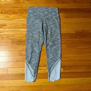 Lululemon high waist crop no dot but size 8 30% off bundles can be worn folded